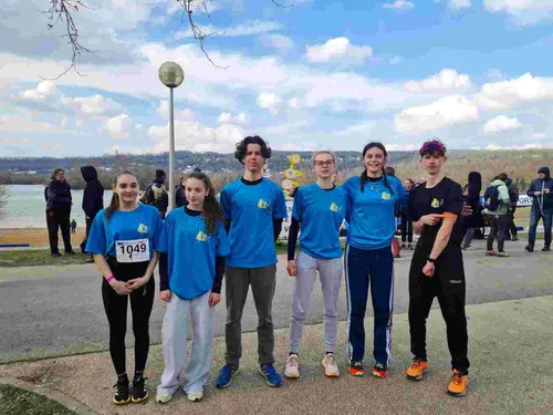 Le lycée Rémi Belleau de Nogent-le-Rotrou au pied du podium