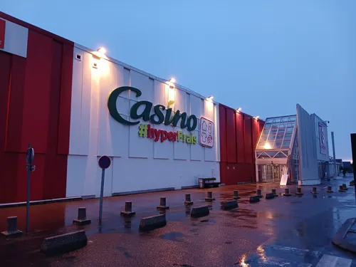 🔊 « On s'assurera qu'il y ait le maintien de commerces de...