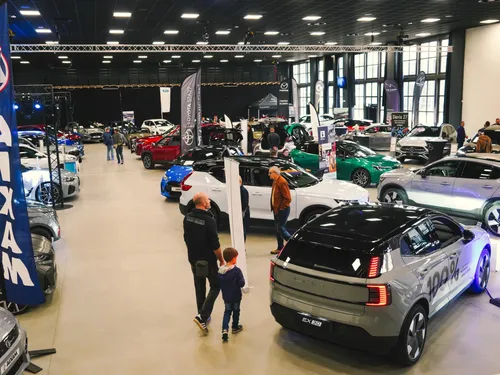 🔊 Des centaines de véhicules pour le Salon Auto-Moto-Camping-car à...