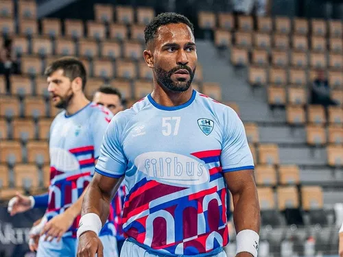 Vinicios Carvalho du CCMHB opéré au genou