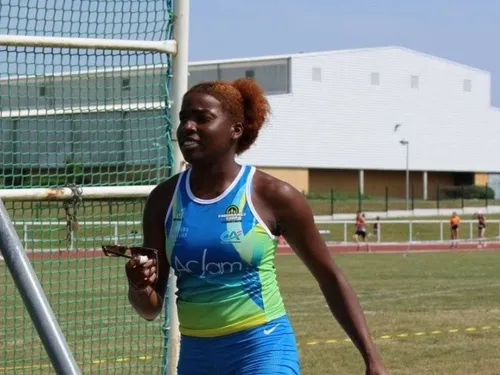 Rose Loga double la mise au lancer de marteau