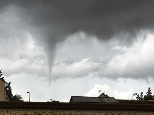 [VIDÉO] Une tornade (ou tuba) à Boisville-la-Saint-Père / Allonnes 