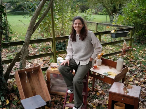 🔊A Châteaudun, « Mama Broc » redonne vie à des meubles oubliés 