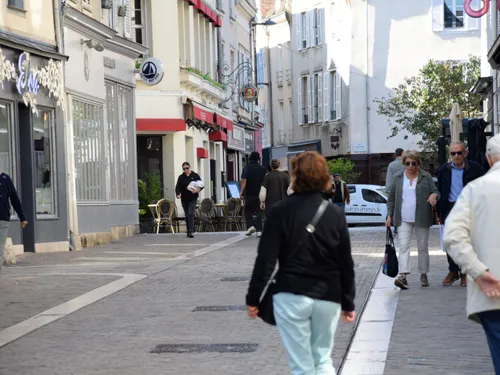 Elle chute sur une borne et réclame 17 000€ à la ville