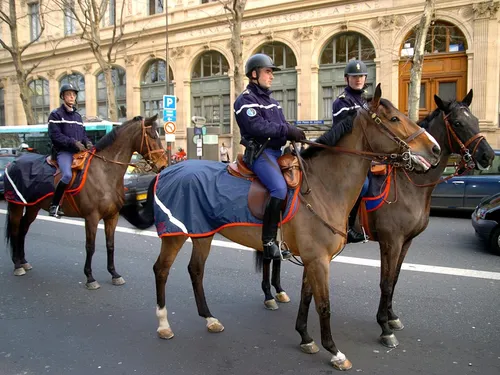 Les cavaliers de la Garde Républicaine à Morancez, Saint-Prest et...