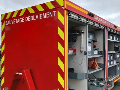 Un cheval  « tombé et bloqué » dans un trou, extirpé par les pompiers