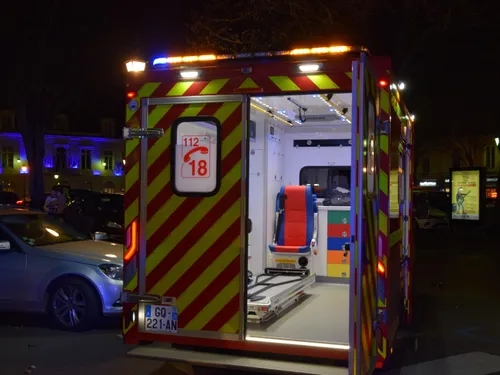 Une voiture part en tonneaux sur l'A10