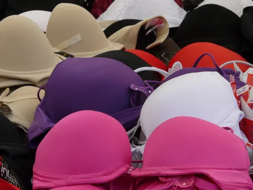 Sensibiliser au dépistage du cancer du sein par le don de...