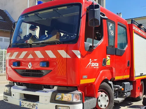 Incendie dans un garage, deux personnes transportées à l'hôpital