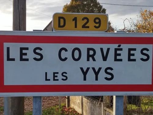 INSOLITE – Les Corvées-les-Yys, le seul nom français avec deux...