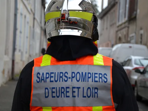 Les pompiers mobilisés pour un feu de bus à Ecrosnes ce lundi