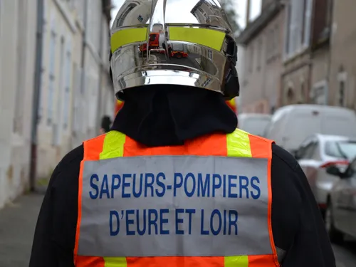 Une voiture accidentée dans une habitation au Gault-Saint-Denis