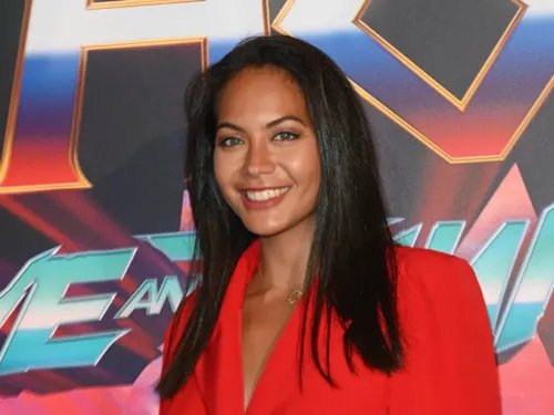 Vaimalama Chaves se rase la tête pour une noble cause