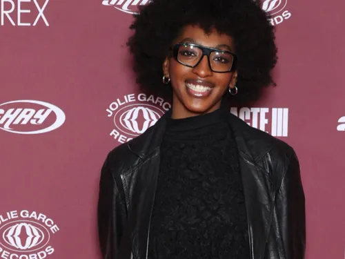 EBONY VISE LE PARQUET DE DANSE AVEC LES STARS