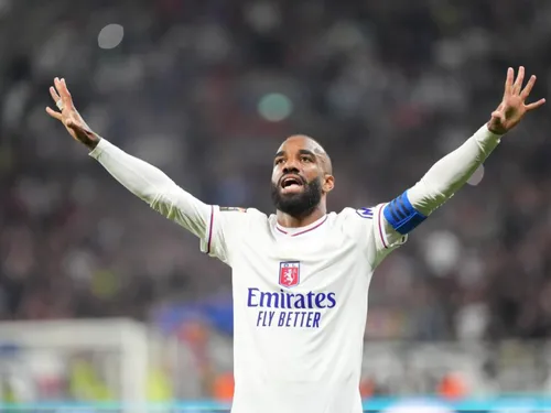 LIGUE 1 : LACAZETTE TIRE SA RÉVÉRENCE À LYON, HÉROS D’UN DERNIER...
