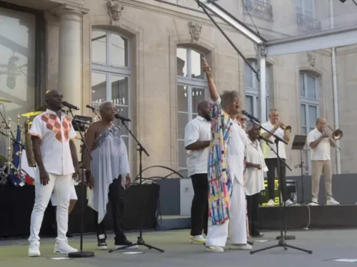 KASSAV’ FAIT ZOUKER L’ÉLYSÉE : UN MOMENT HISTORIQUE 