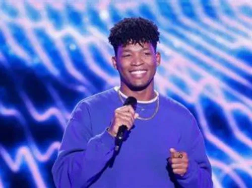 The Voice : Lummen Nae livre une prestation 5 étoiles et séduit les...