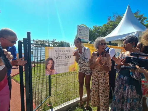 Clémence Botino : Une aire de jeu porte son nom dans la ville du...
