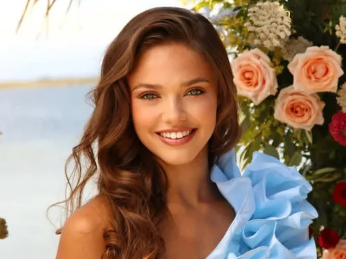 La Miss du Jour : Déborah , 18 ans, élue Miss Roussillon après Miss...