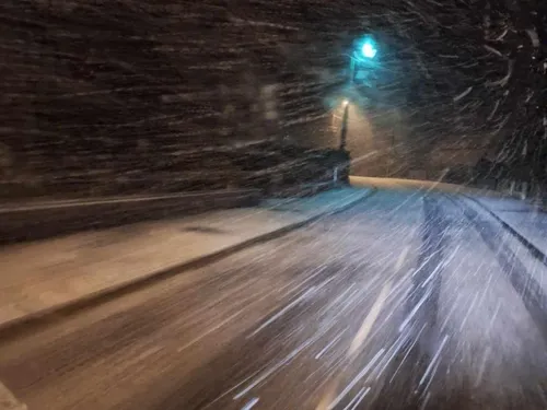 La neige s'invite ce matin : des ralentissements et deux blessés en...