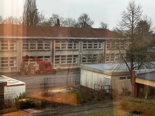 Aulnoye-Aymeries - Des déconstructions, l'ouverture de la salle...