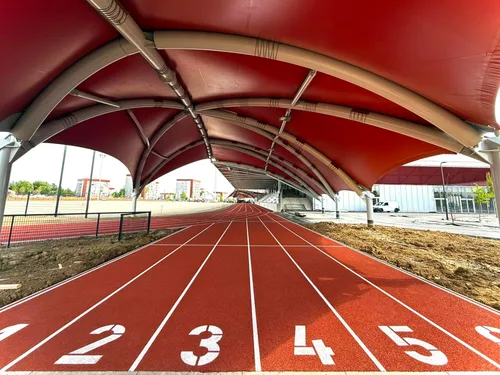 Hautmont - Éclairages, tracé, salles : le stade Jean Damiens...