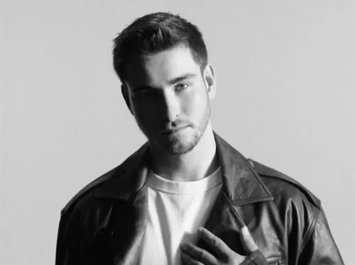 [INTERVIEW] Julien Lieb dévoile Naufragé, un premier album intense...