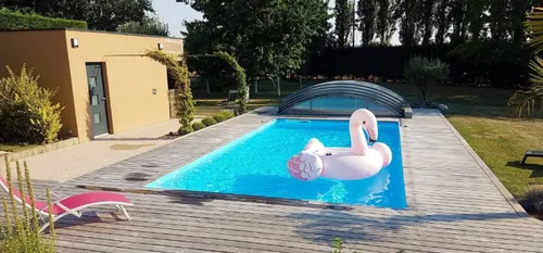 Louer la piscine des voisins, c'est le carton de l'été