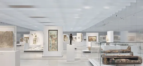 Visiter le Louvre Lens, depuis la maison?