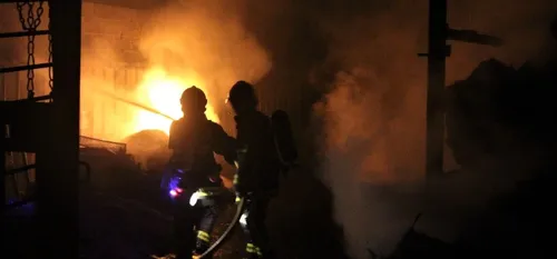 Cartignies : 600 tonnes de foin parties en fumée hier soir dans...