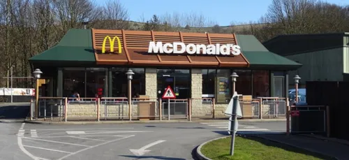 Pont-à-Mousson : l'individu retrouvé en sang au McDonald's victime...