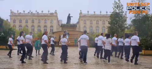 Nancy : des policiers et des soignants se déhanchent sur la place...