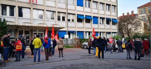 Grève sanitaire : à Nancy, des enseignants dénoncent les protocoles...