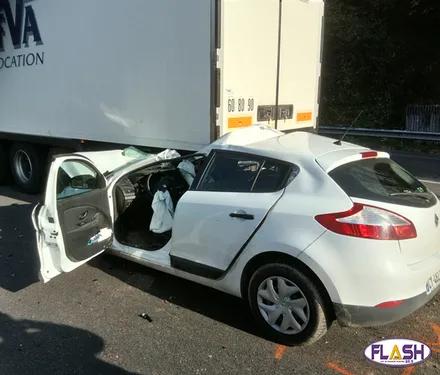 Accident spectaculaire sur l'A20 entre une voiture et un Poids lourd