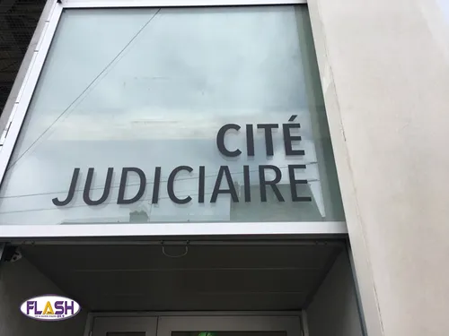 Mobilisation à la cité judiciaire pour des tagueurs engagés