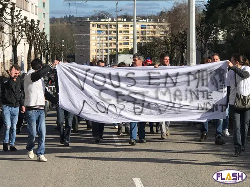 Opérations escargots sur l'A20 et défilé à Limoges du groupe...