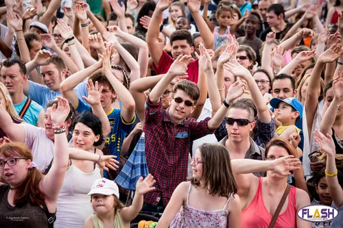 Plus de 12 000 personnes pour le Flash fm Live au Champ de Juillet