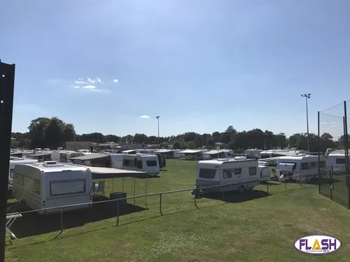 Les gens du voyage investissent le terrain de foot de...