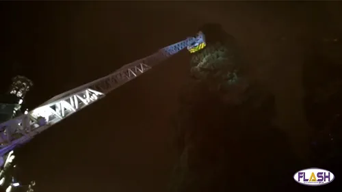 (Mis à jour) Un homme retranché dans le sapin devant la mairie de...