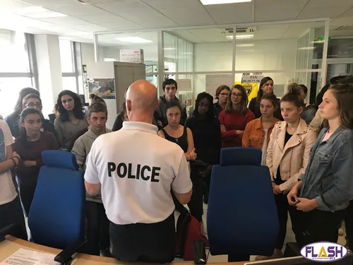350 jeunes collégiens et lycéens invités au commissariat de Police...