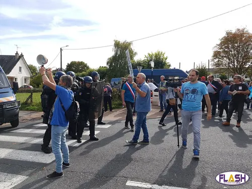 Des manifestants de GM&S et des élus gazés par les forces de...