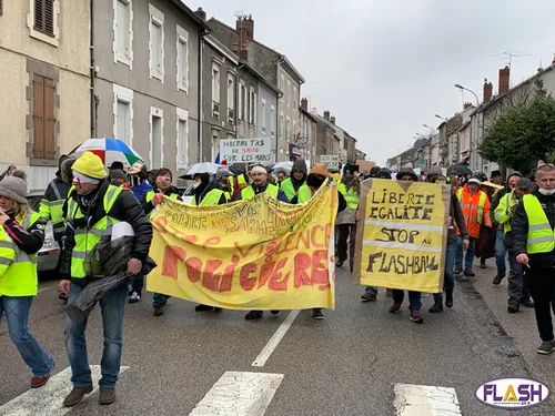 Manifestation des Gilets Jaunes contre les violences policières