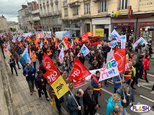 Entre 1250 et 3000 personnes pour la manifestation de la fonction...