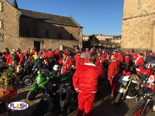 Balade de 130 Péres Noel sur des motos