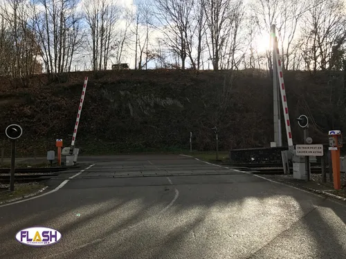 St Léonard de Noblat : un TER percute une voiture