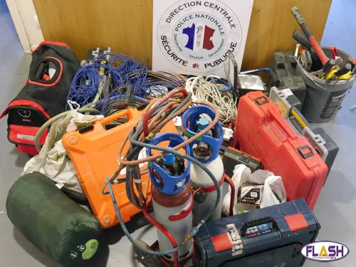 Deux individus retrouvés endormis au volant d'une voiture volée