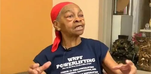 Une mamie, championne de bodybuilding, attaque son cambrioleur