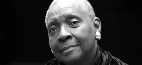 Maryse Condé décorée de la Grand-Croix de l’ordre national du Mérite