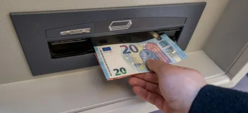 Un distributeur de billets « fou » donne le double des sommes...