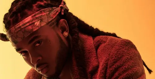 Kalash mannequin à la Paris Fashion Week